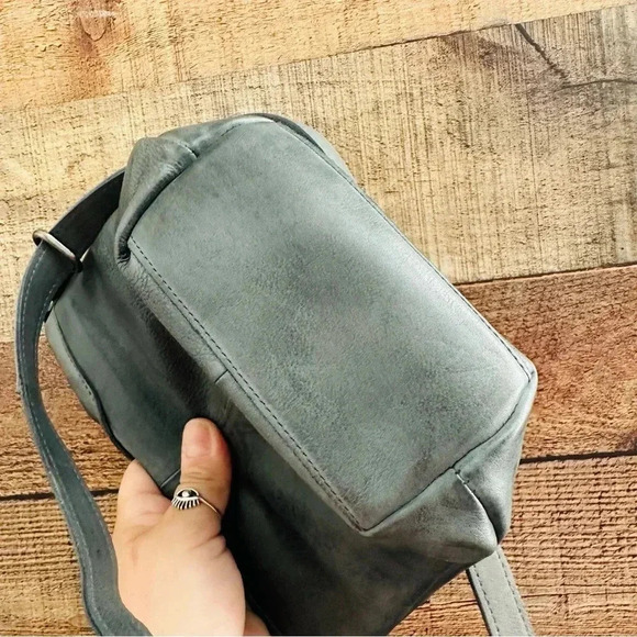 NWOT Latico Handcrafted Full Grain Leather Mick Crossbody - Charcoal - Picture 8 of 15